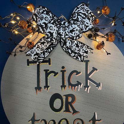 Light up Halloween Door Hanger, Trick Or Treat Door Sign, Light Up Halloween Door Sign, Halloween Wall Decor, Trick Or Treat Wreath